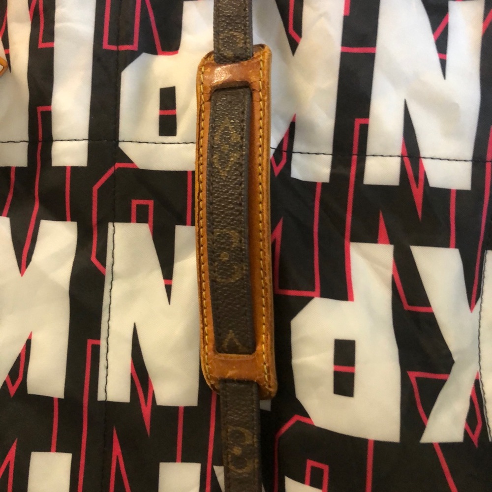 Louis Vuitton - Picture 7 of 8